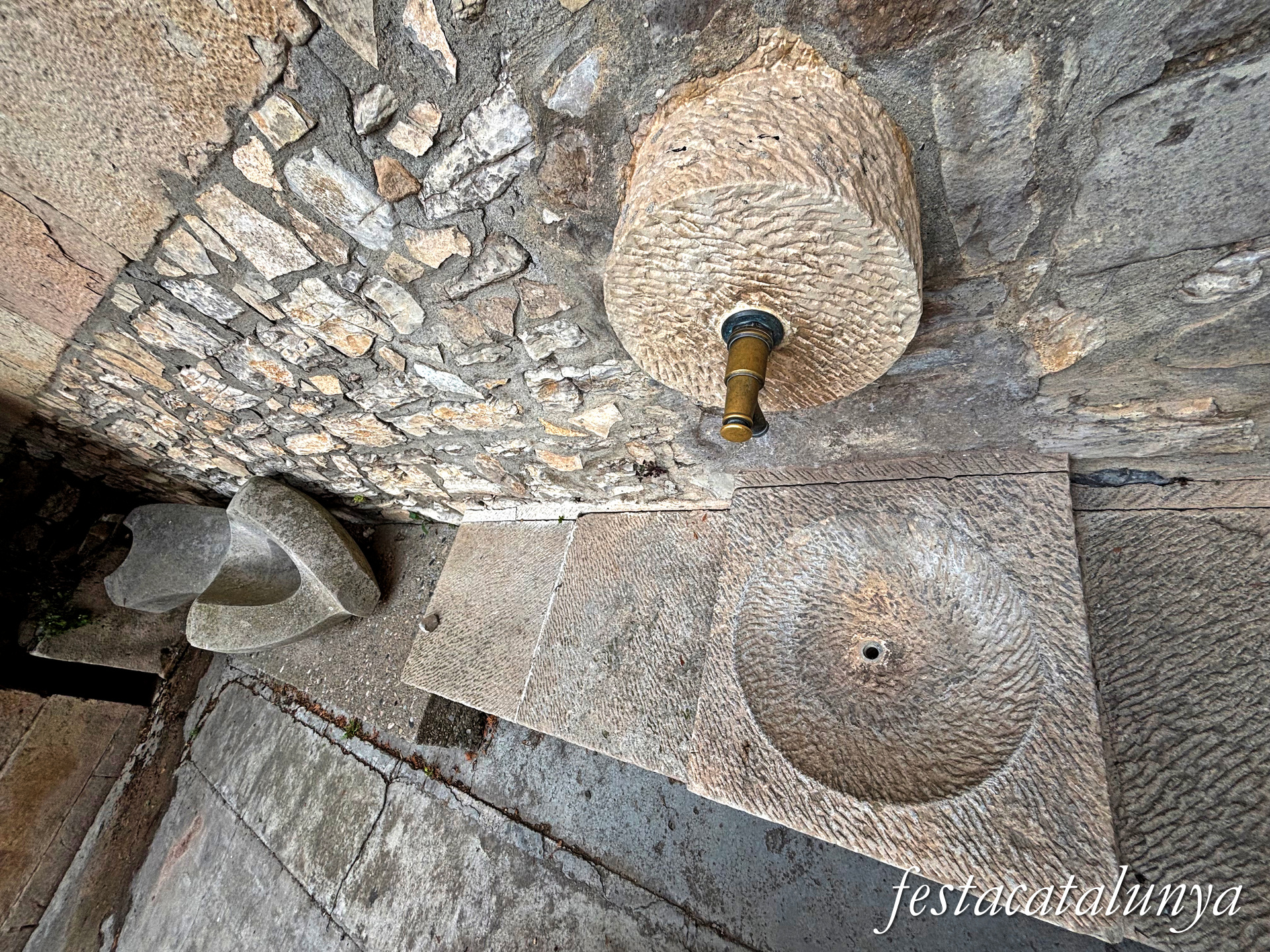 Tàrrega - Nucli històric del Talladell - Font Commemorativa Portada Aigua