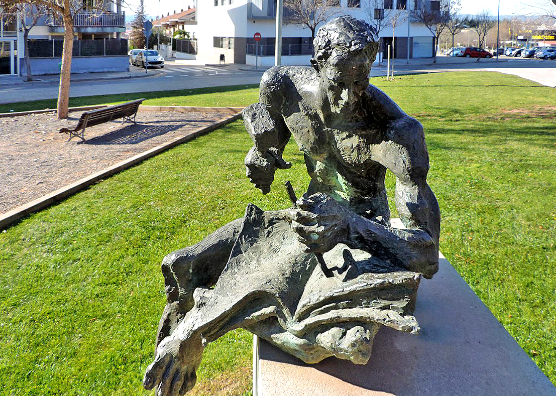 Sant Fruitós de Bages - Escultures urbanes - El poeta, escultor de la paraula, escultura dedicada a Salvador Espriu (Foto: Mercè Riba) 
