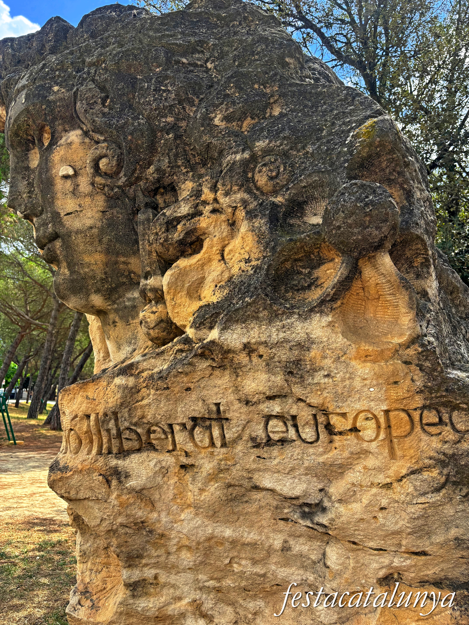 Sant Fruitós de Bages - Escultura La Pepa, Constitució espanyola de 1812