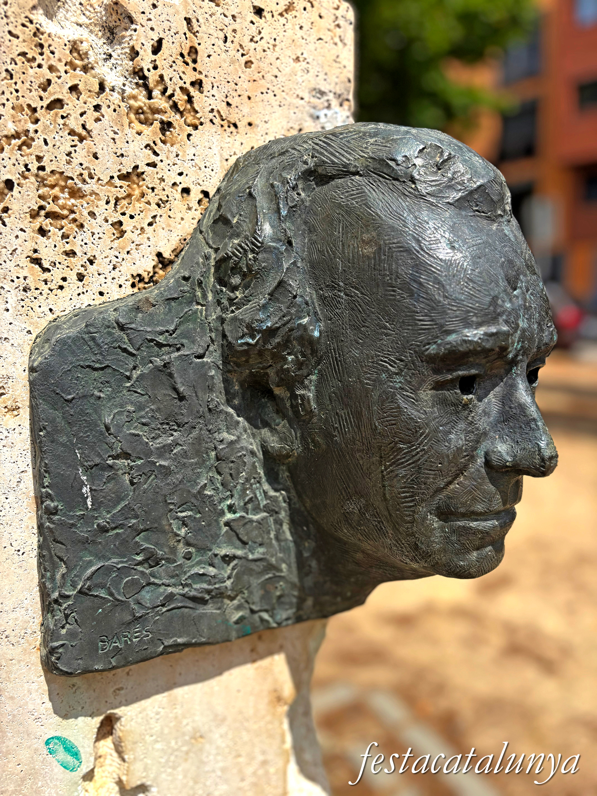 Sant Fruitós de Bages - Escultures urbanes - Monòlit al pintor Alfred Figueras