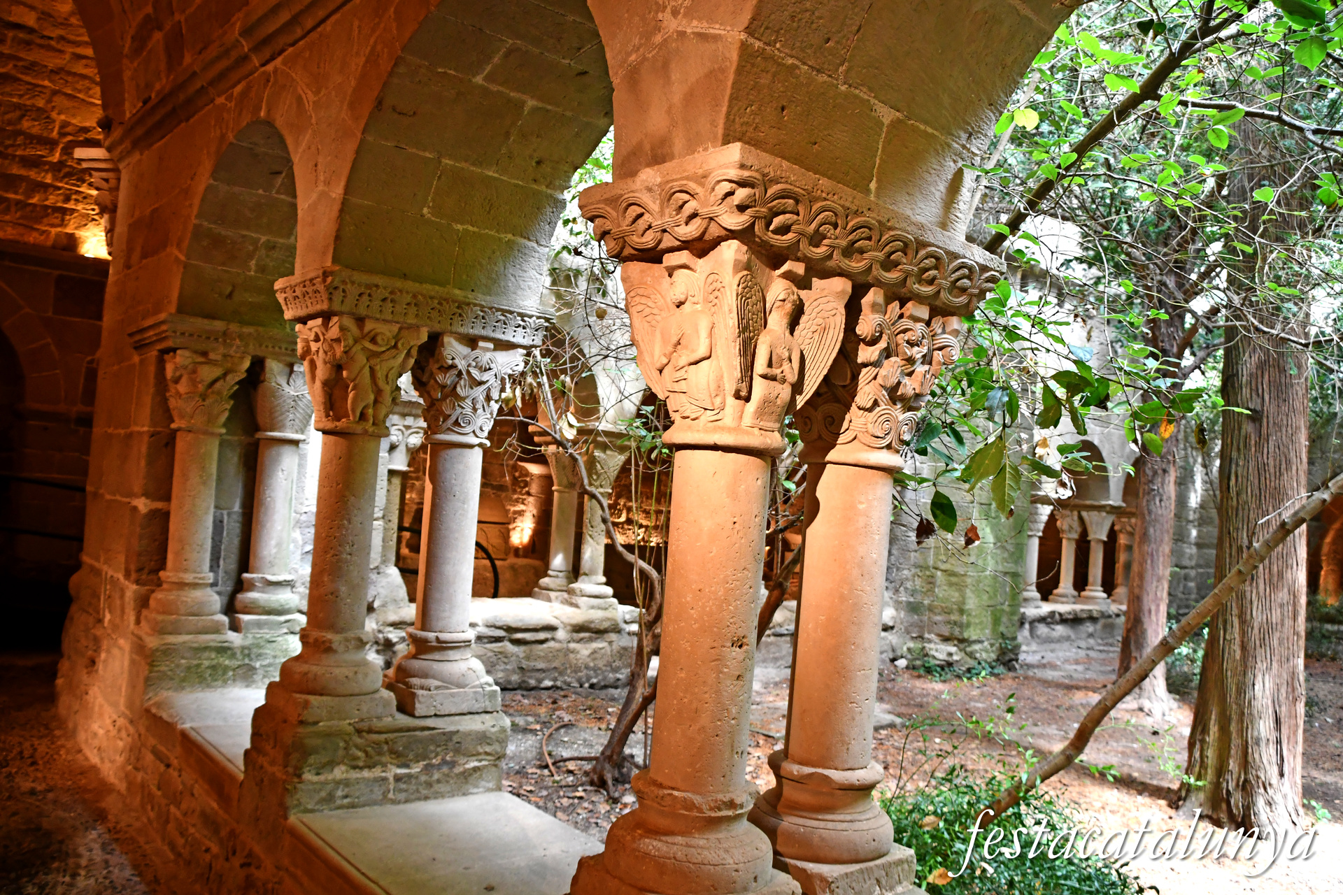 Sant Fruitós de Bages - Claustre del monestir de Sant Benet de Bages 