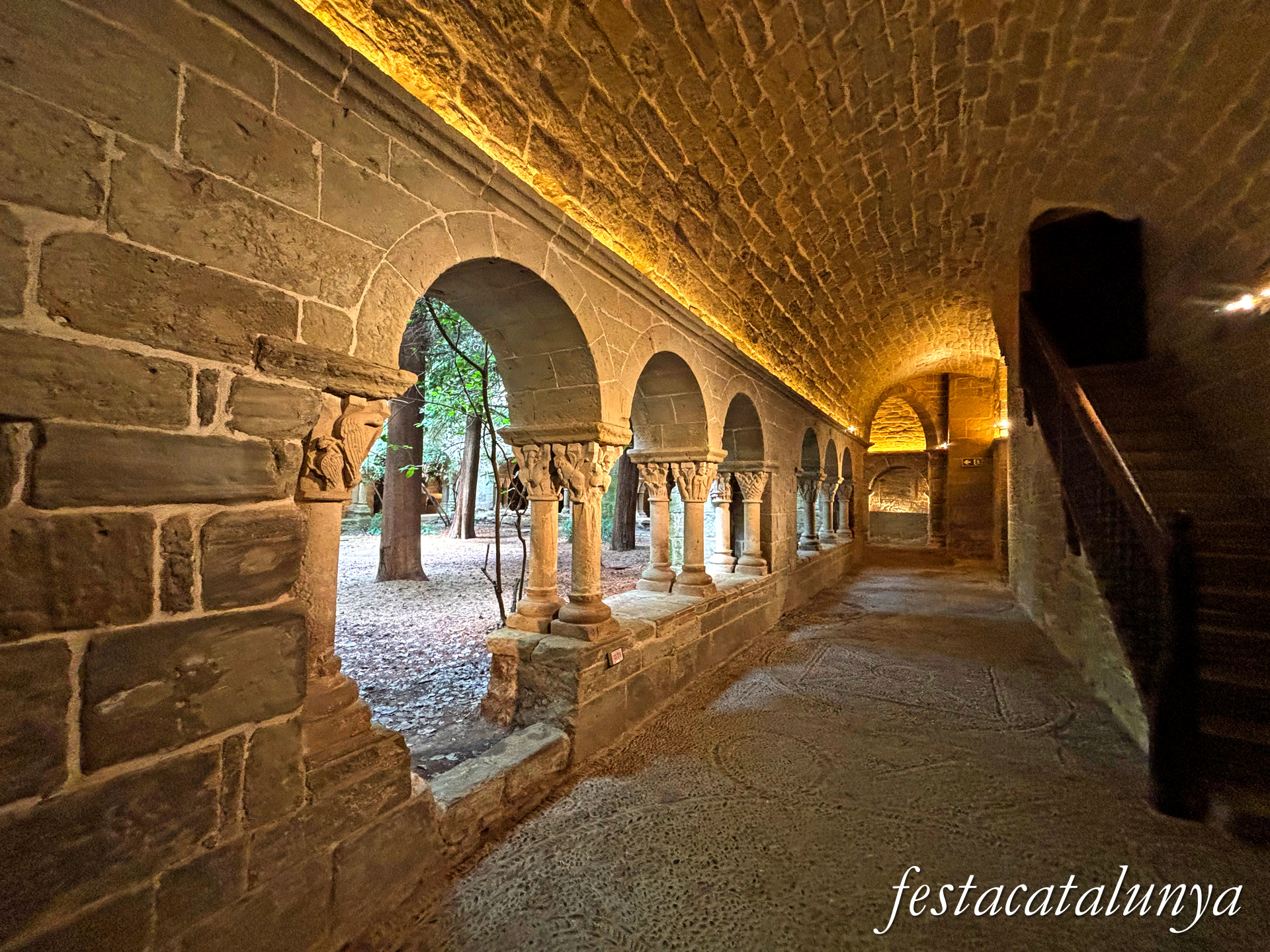 Sant Fruitós de Bages - Claustre del monestir de Sant Benet de Bages 