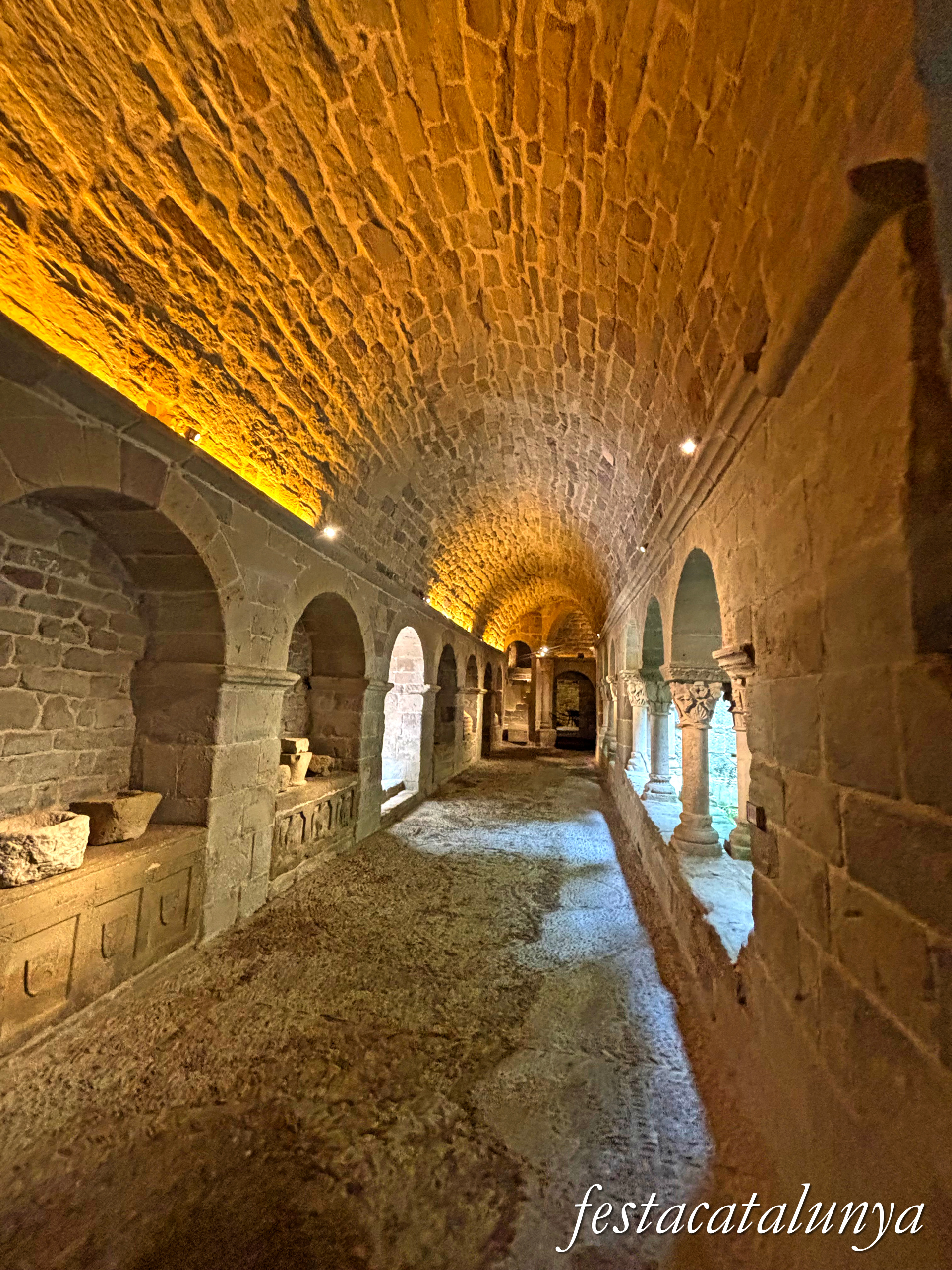 Sant Fruitós de Bages - Claustre del monestir de Sant Benet de Bages 