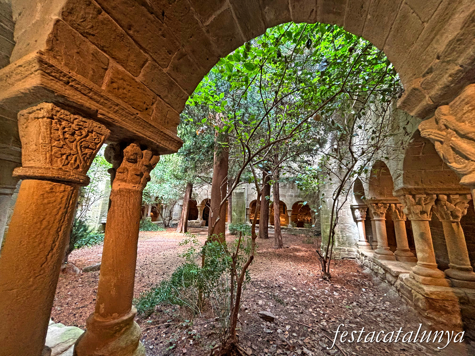 Sant Fruitós de Bages - Claustre del monestir de Sant Benet de Bages 