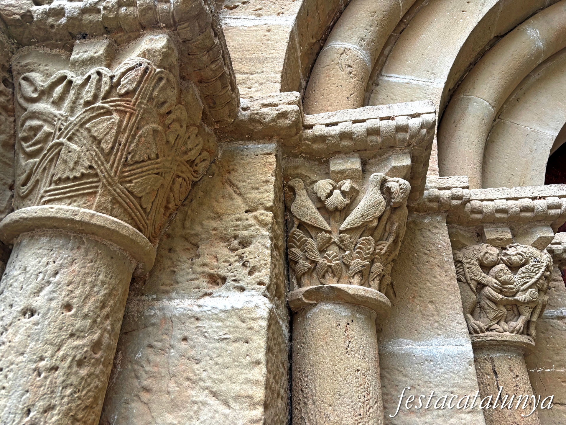 Sant Fruitós de Bages - Església del monestir de Sant Benet de Bages - Portal 