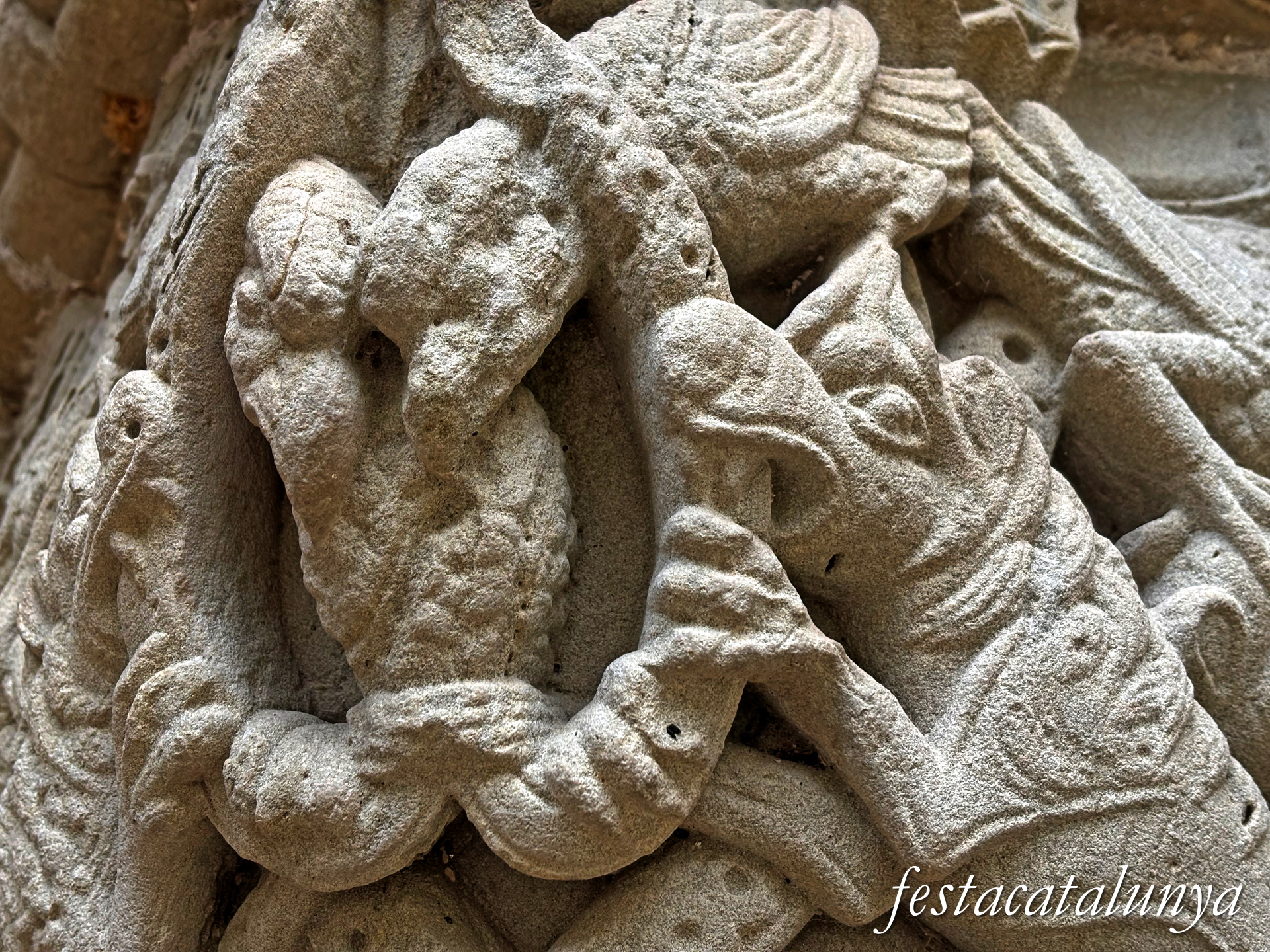 Sant Fruitós de Bages - Església del monestir de Sant Benet de Bages - Portal 