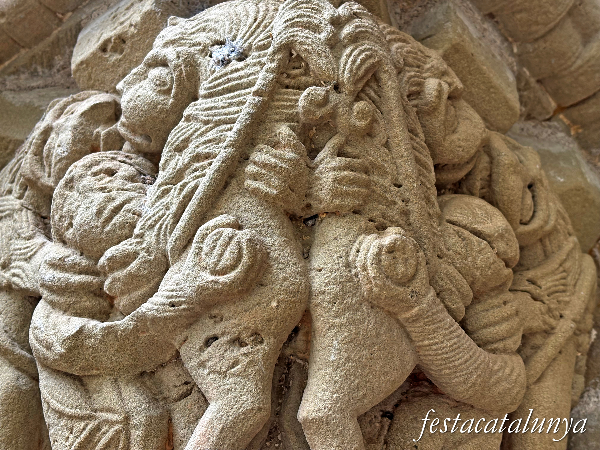 Sant Fruitós de Bages - Església del monestir de Sant Benet de Bages - Portal 