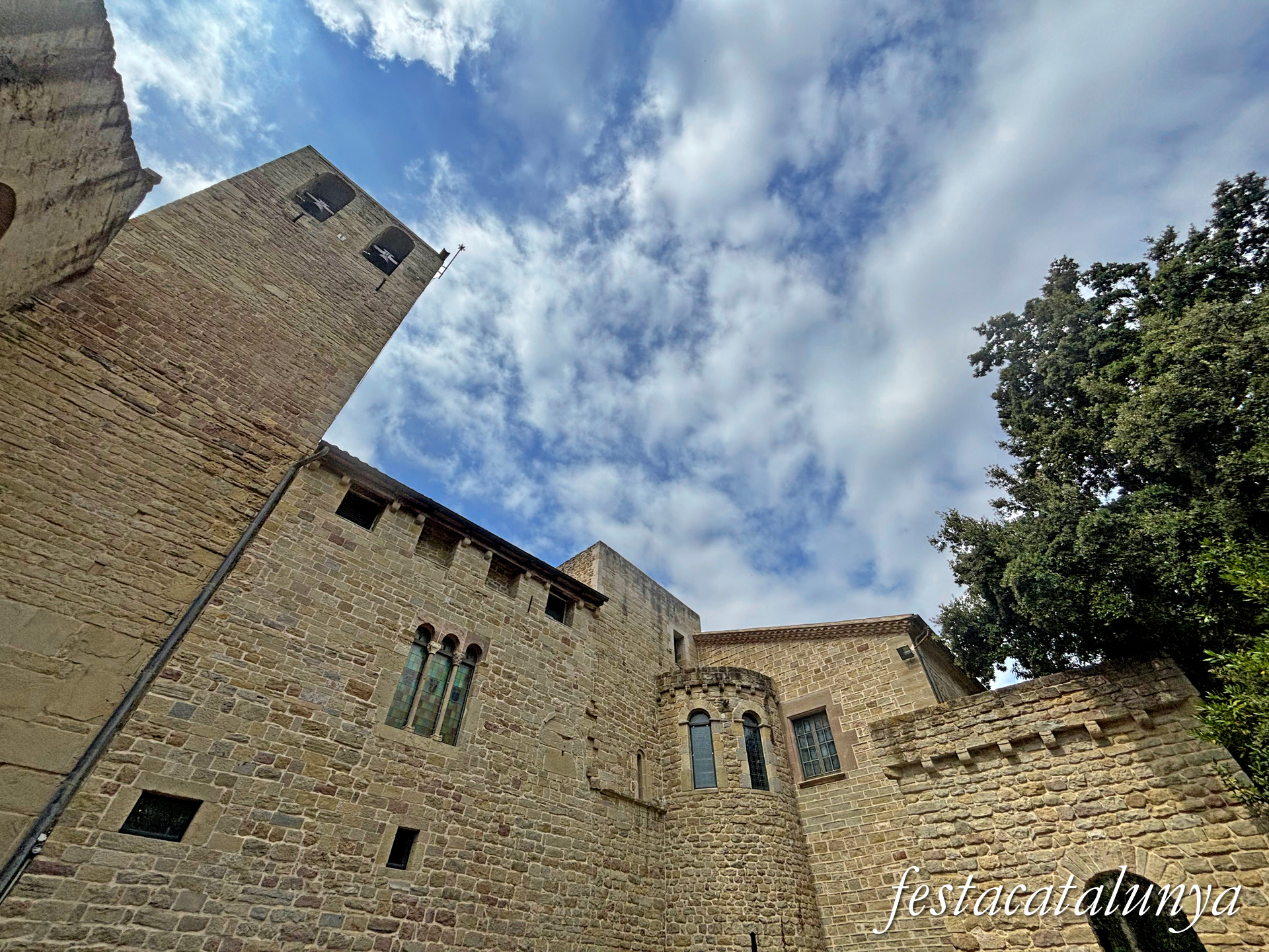 Sant Fruitós de Bages - Església del monestir de Sant Benet de Bages - Exterior