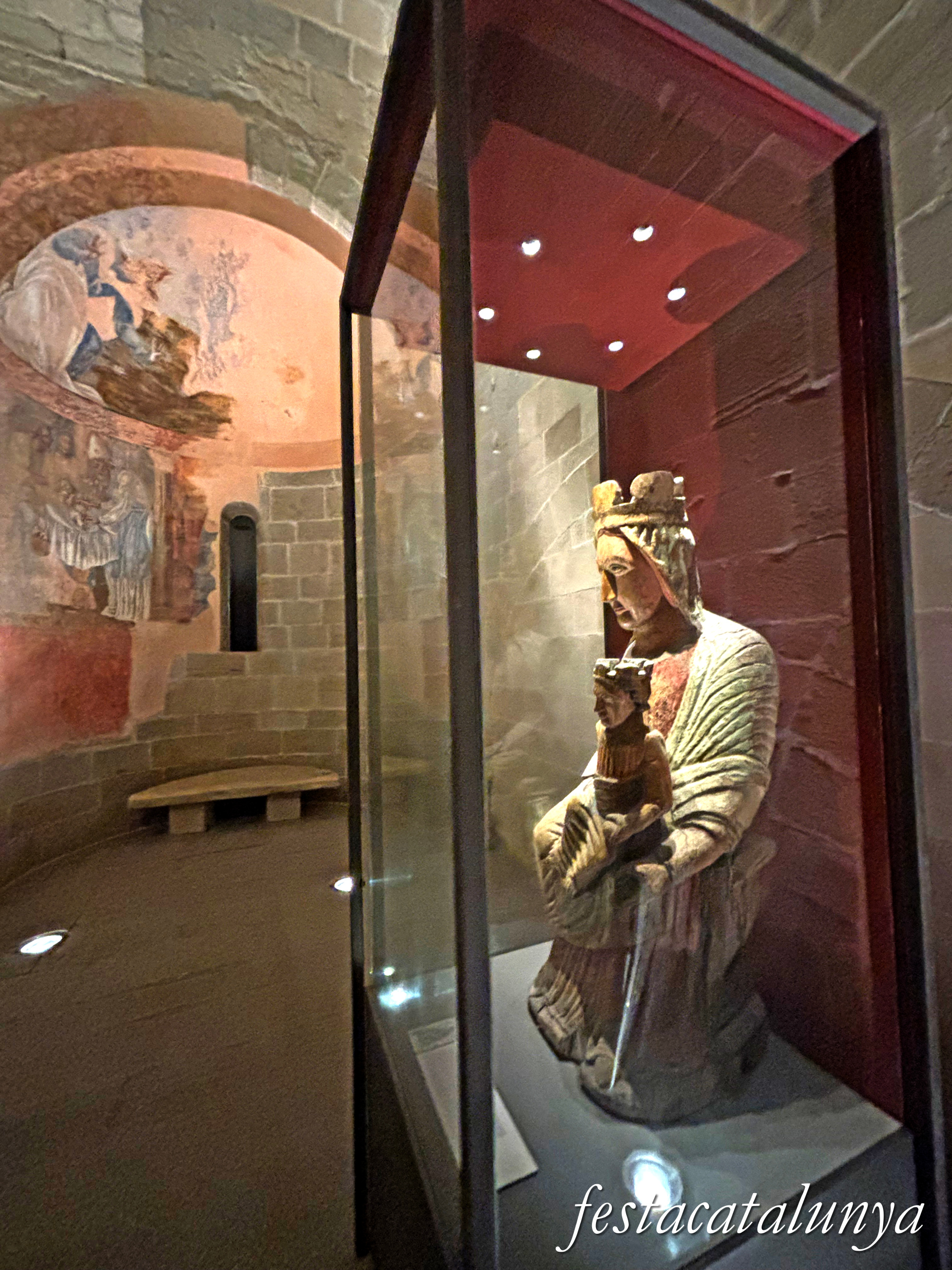Sant Fruitós de Bages - Església del monestir de Sant Benet de Bages - Mare de Déu romànica 