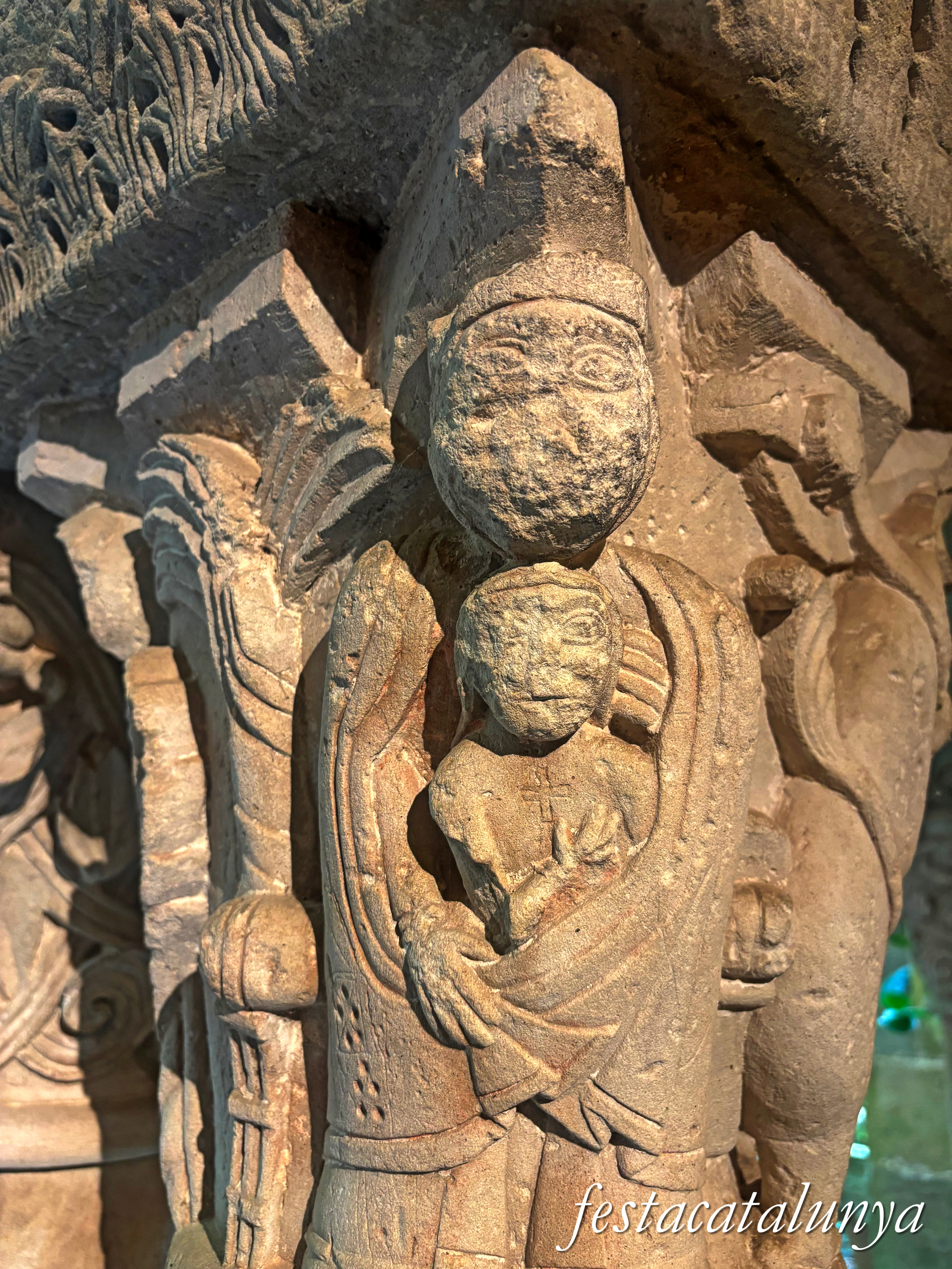 Sant Fruitós de Bages - Claustre del monestir de Sant Benet de Bages - Capitells 