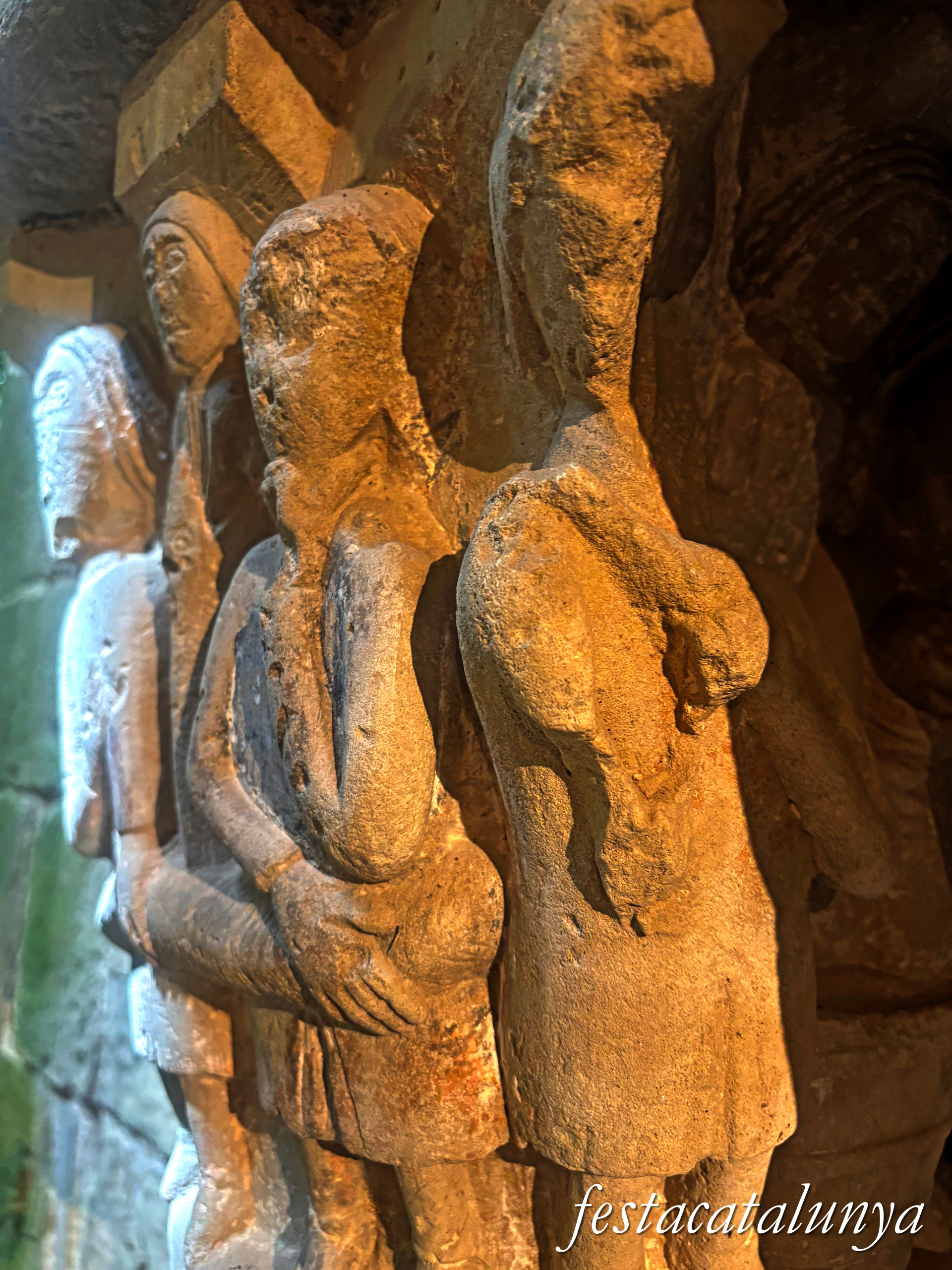 Sant Fruitós de Bages - Claustre del monestir de Sant Benet de Bages - Capitells 