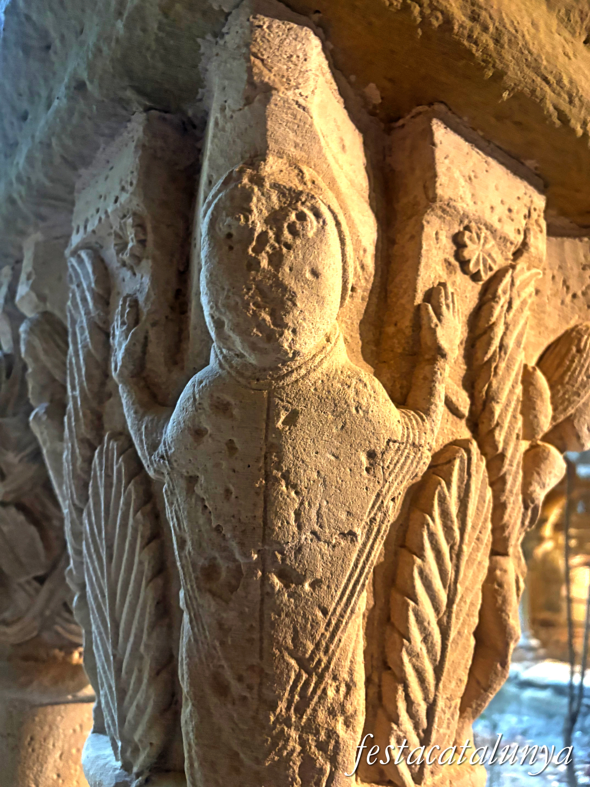 Sant Fruitós de Bages - Claustre del monestir de Sant Benet de Bages - Capitells