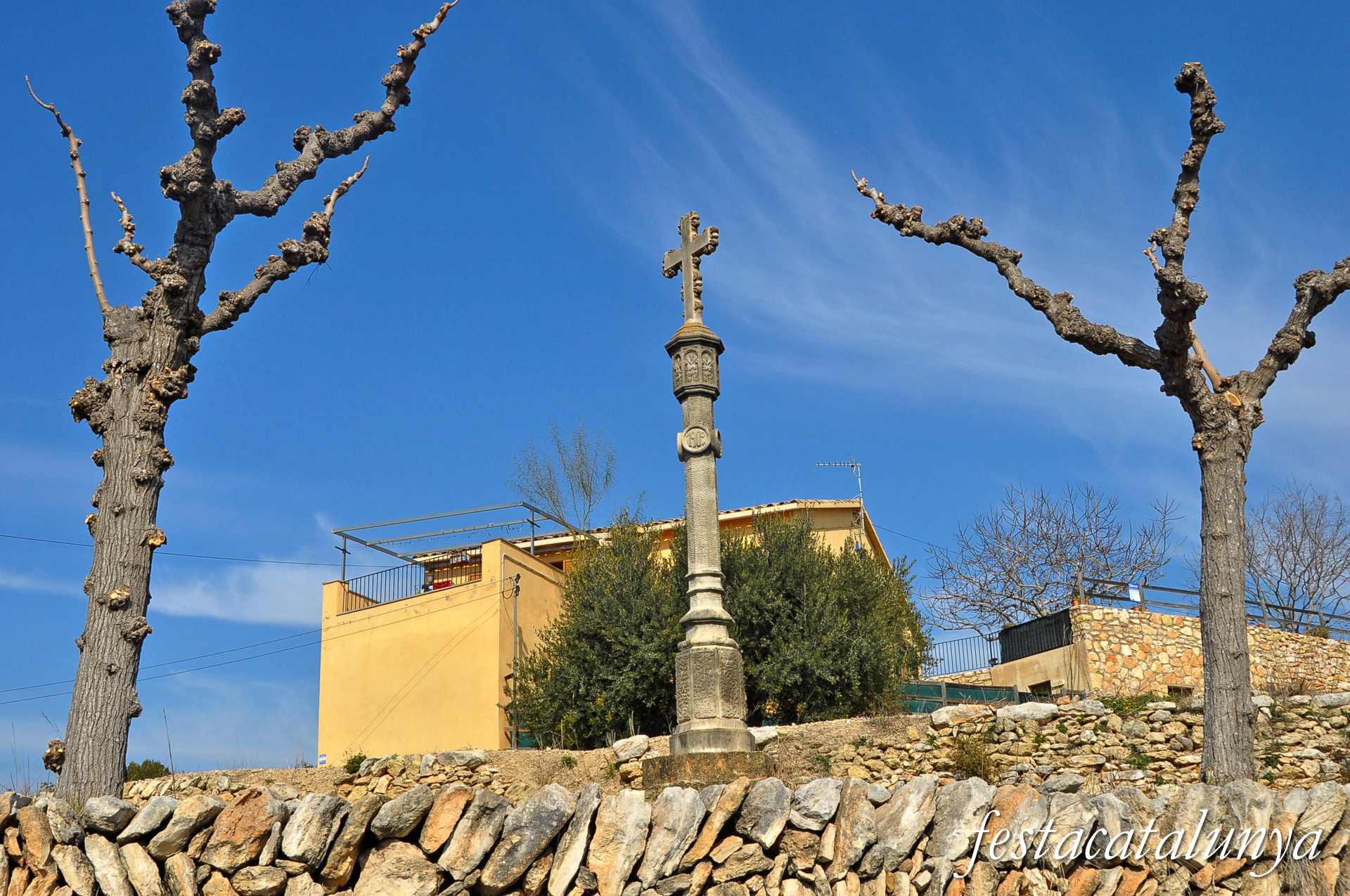 La Riera de Gaià - Cases de Virgili - Creu de terme 
