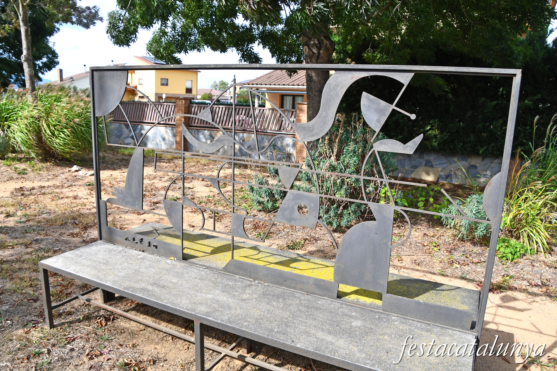 Bordils - Escultura de Leo Alejo - Els bancs