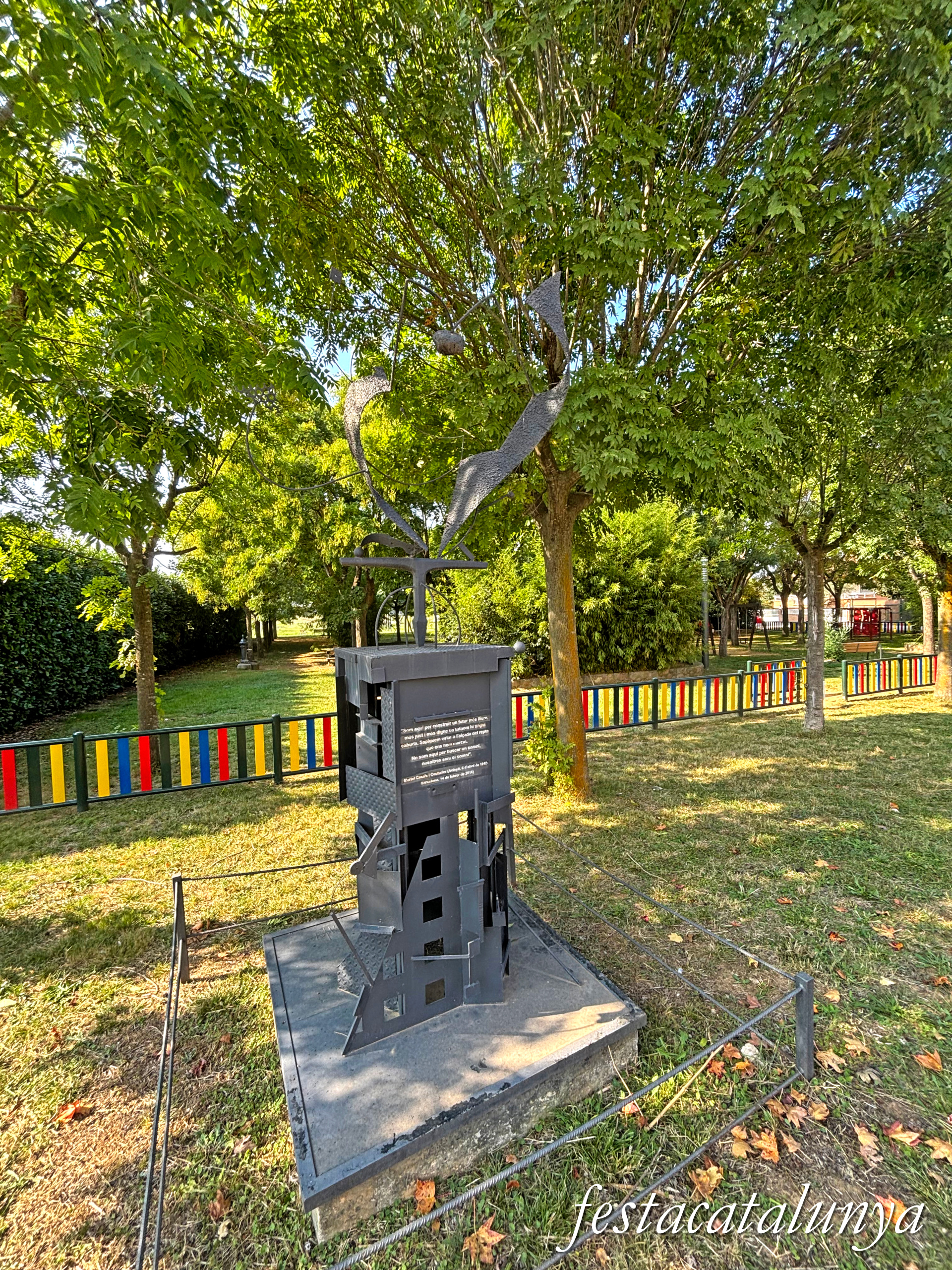 Bordils - Escultura de Leo Alejo dedicada a Muriel Casals