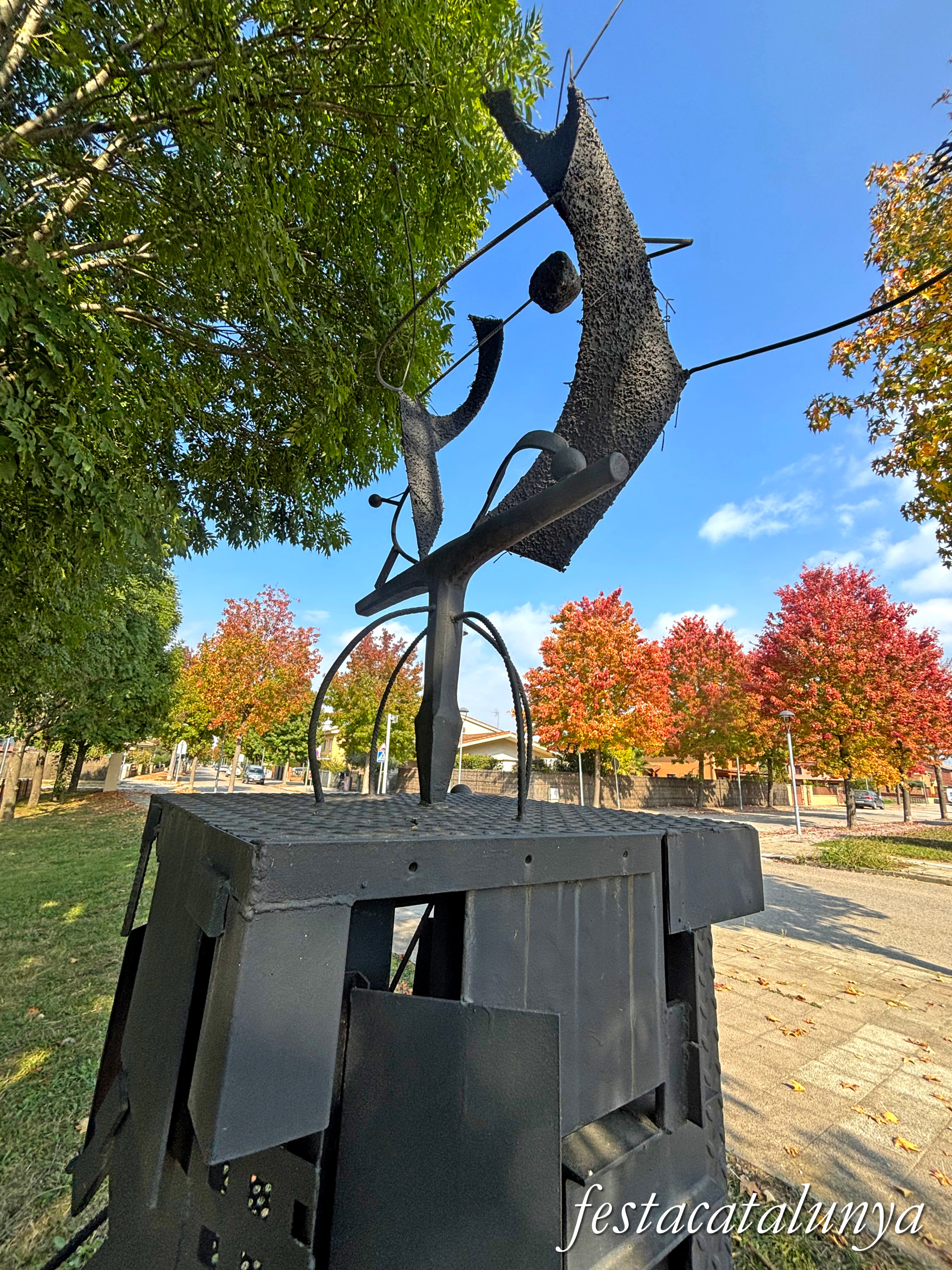 Bordils - Escultura de Leo Alejo dedicada a Muriel Casals 