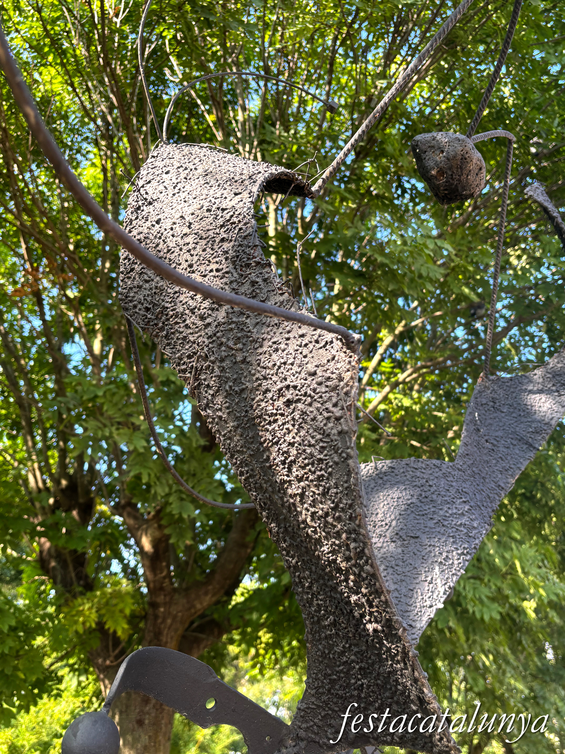 Bordils - Escultura de Leo Alejo dedicada a Muriel Casals 