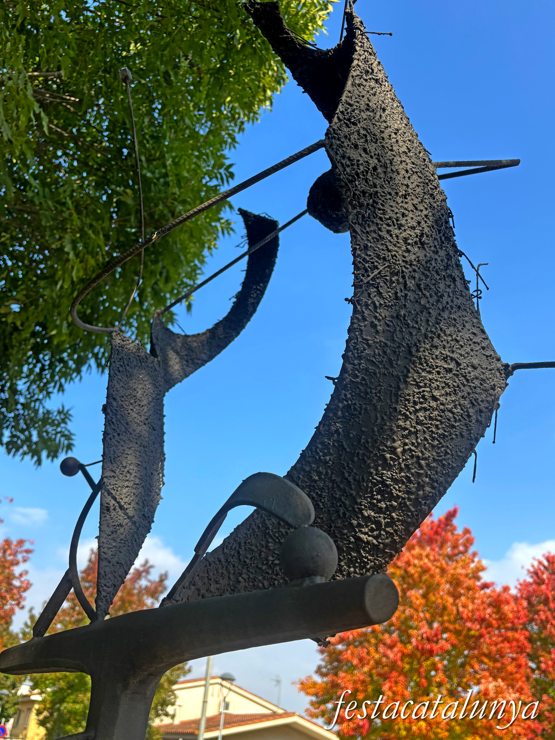 Bordils - Escultura de Leo Alejo dedicada a Muriel Casals 