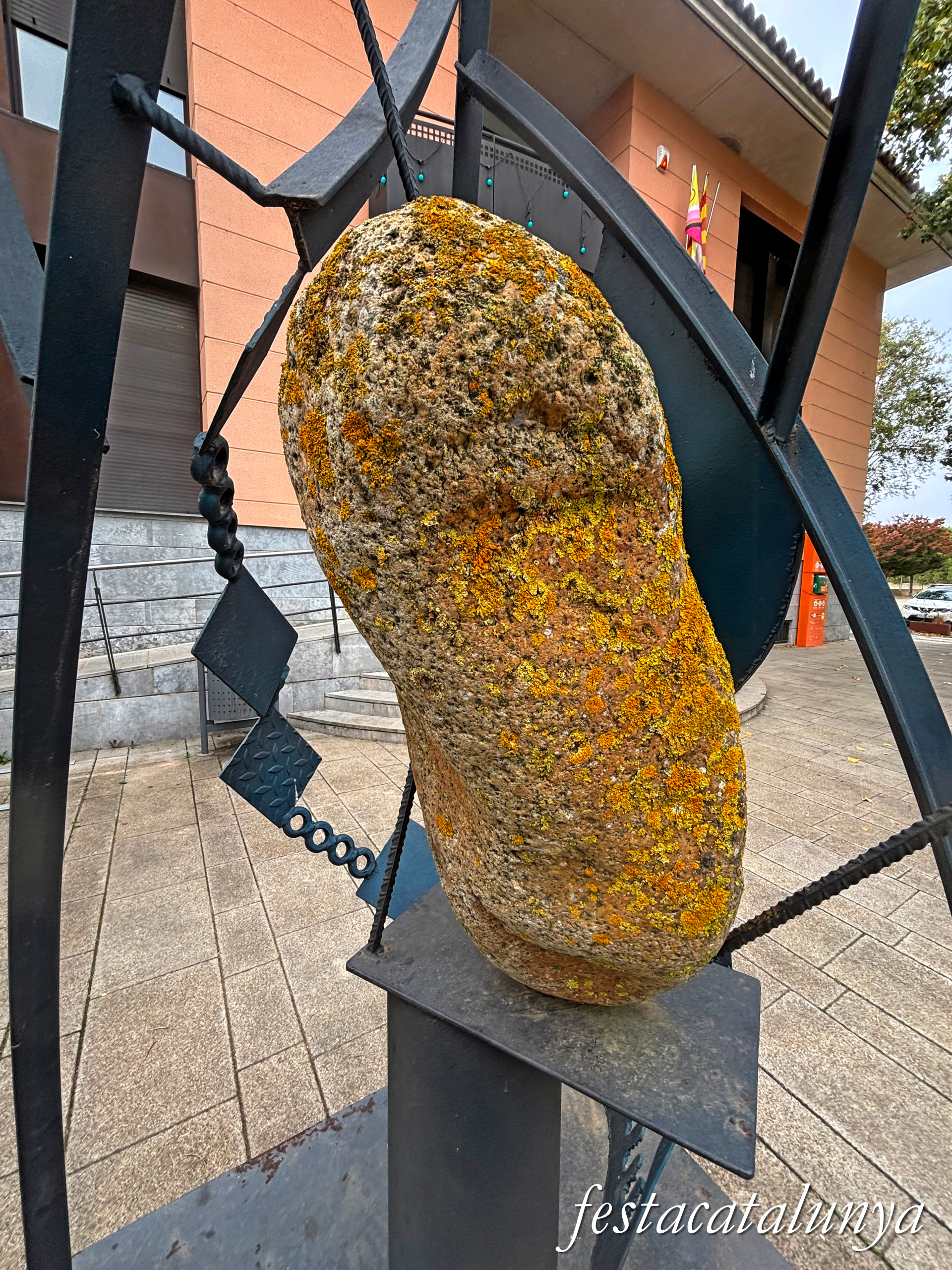 Bordils - Escultura de Leo Alejo dedicada als donants de sang 