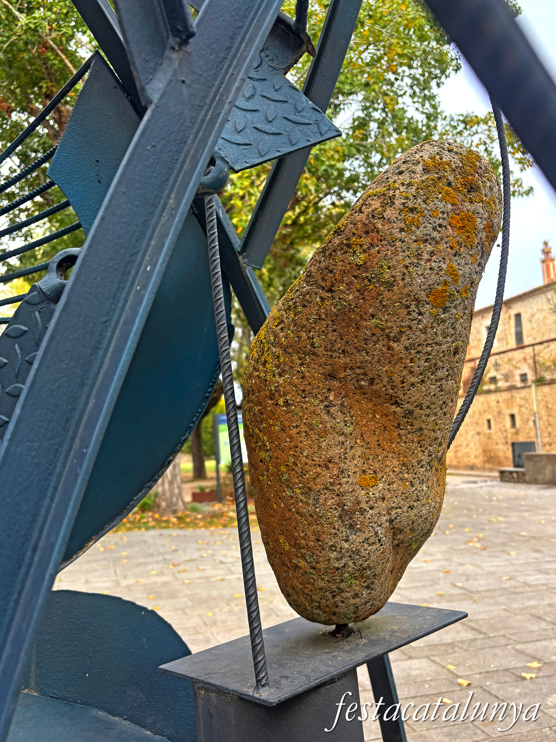 Bordils - Escultura de Leo Alejo dedicada als donants de sang 