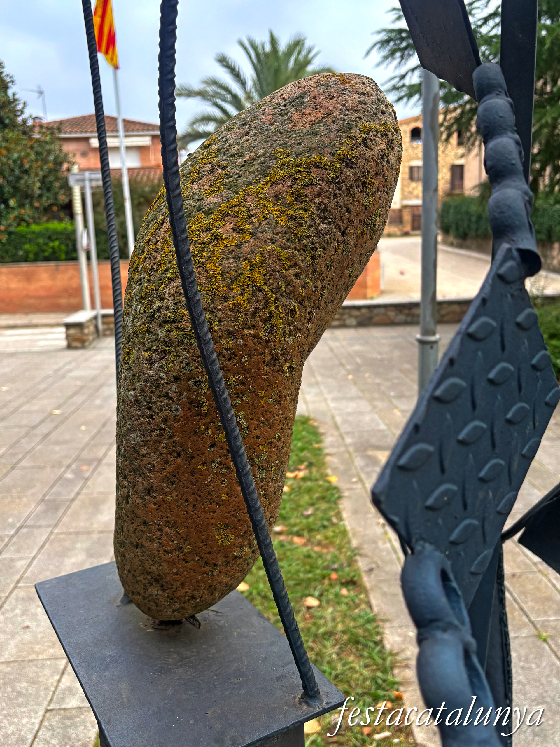 Bordils - Escultura de Leo Alejo dedicada als donants de sang 