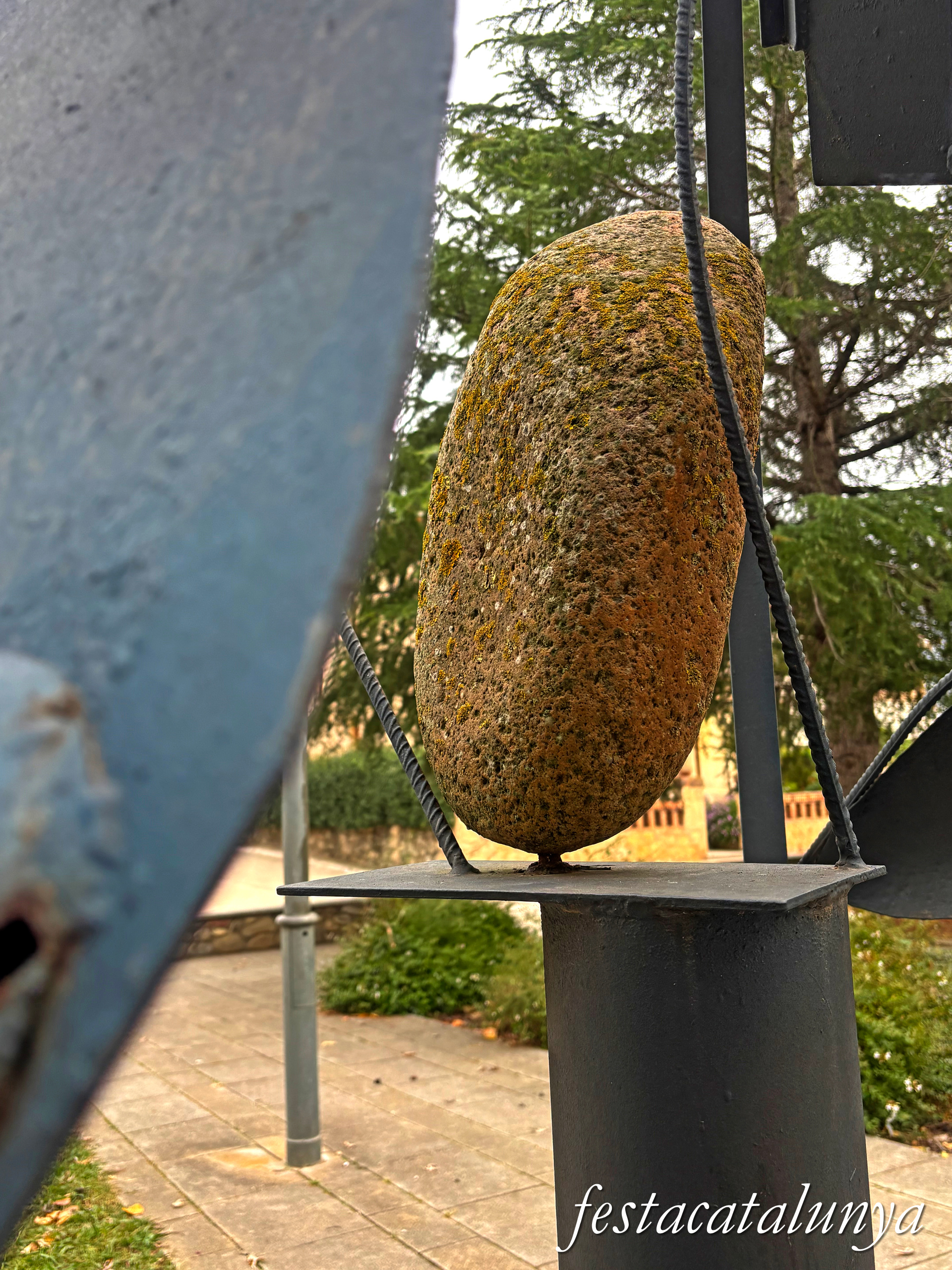 Bordils - Escultura de Leo Alejo dedicada als donants de sang 