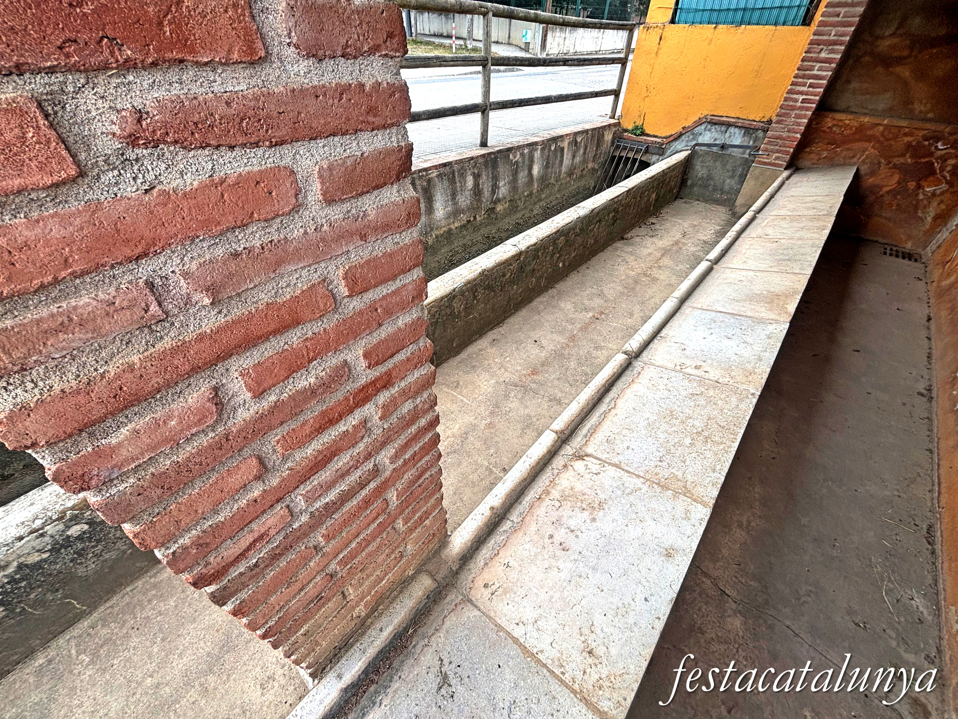 Rentador públic del carrer Almeda o rentador de la carretera de Bordils
