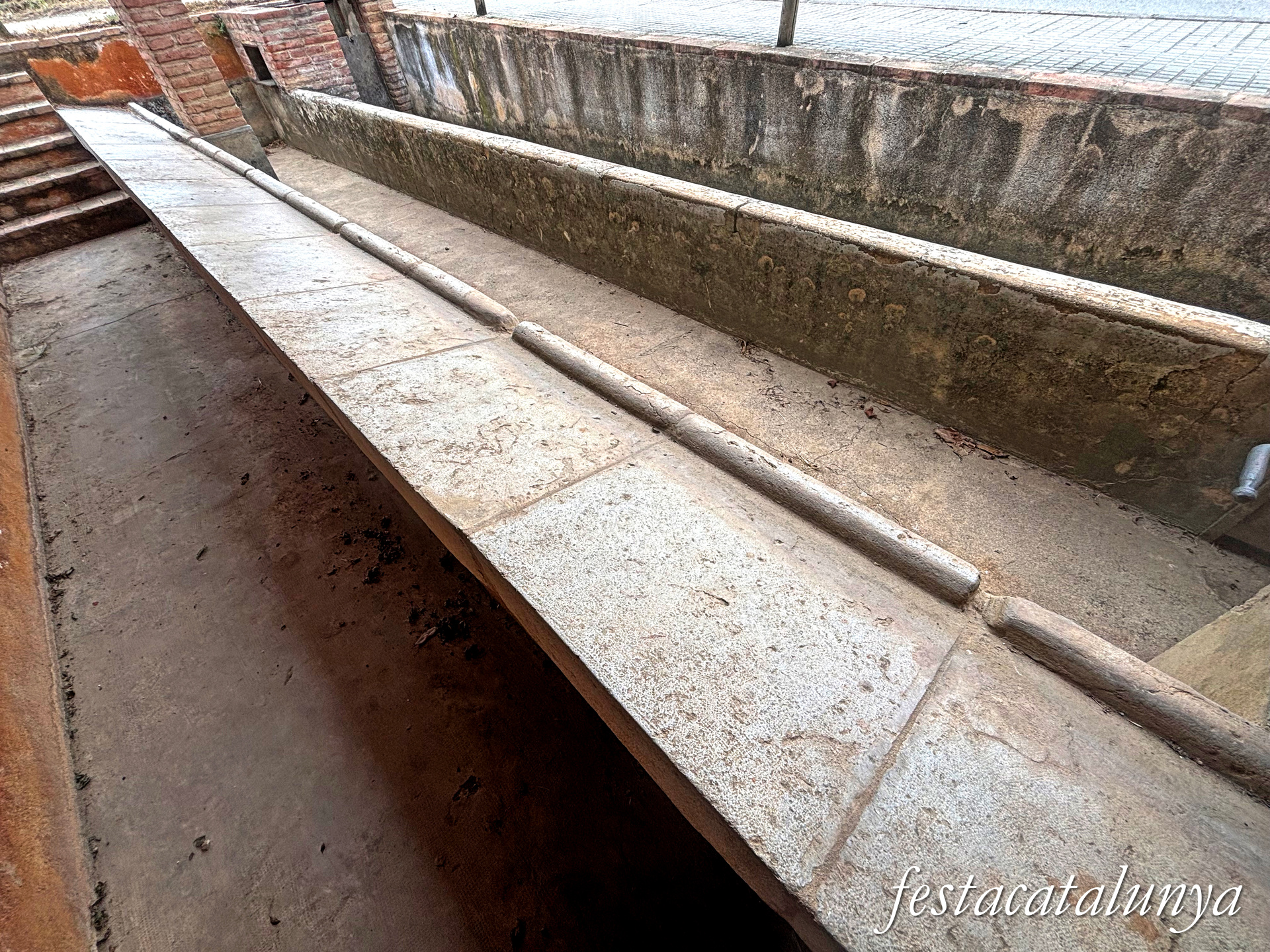 Bordils - Rentador públic del carrer Almeda o rentador de la carretera 