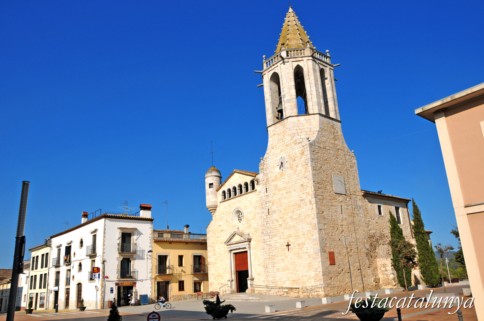 Església parroquial de Sant Cugat de Fornells de la Selva ***