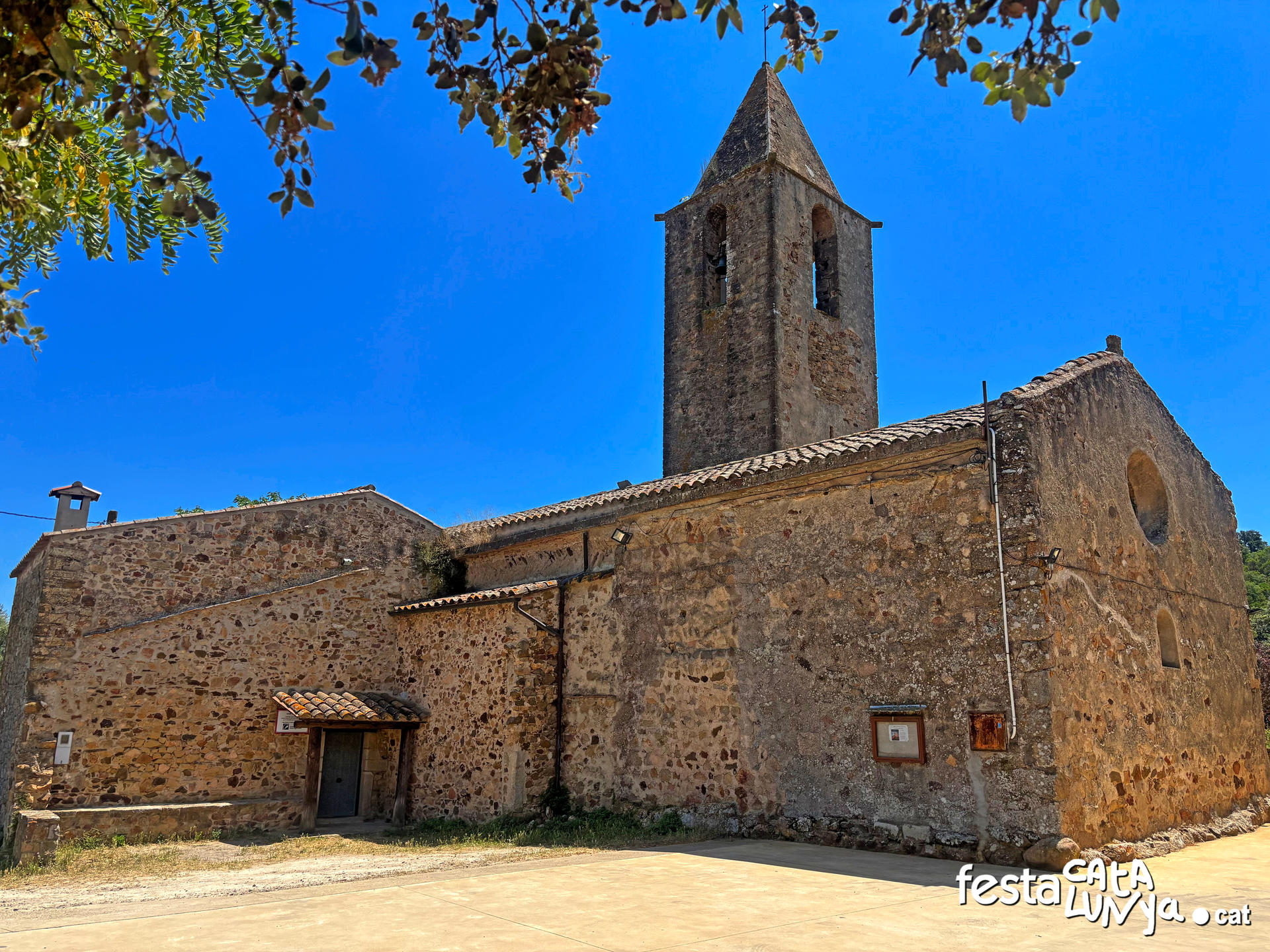 Quart - Església de Sant Mateu de Montnegre 