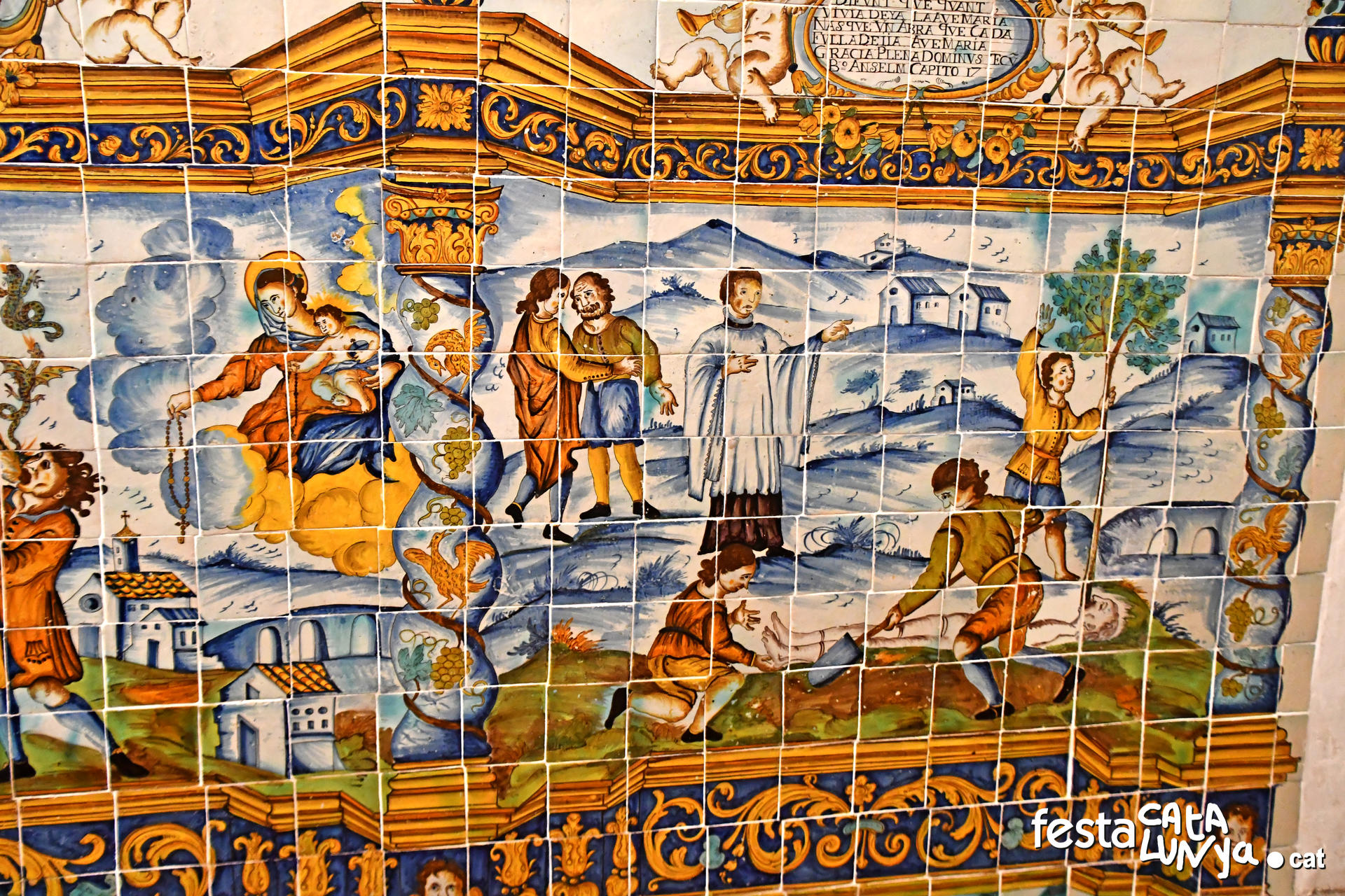 Murals de rajoles policromes de la capella del Roser de l'església de Sant Sadurní de Palol d'Onyar***