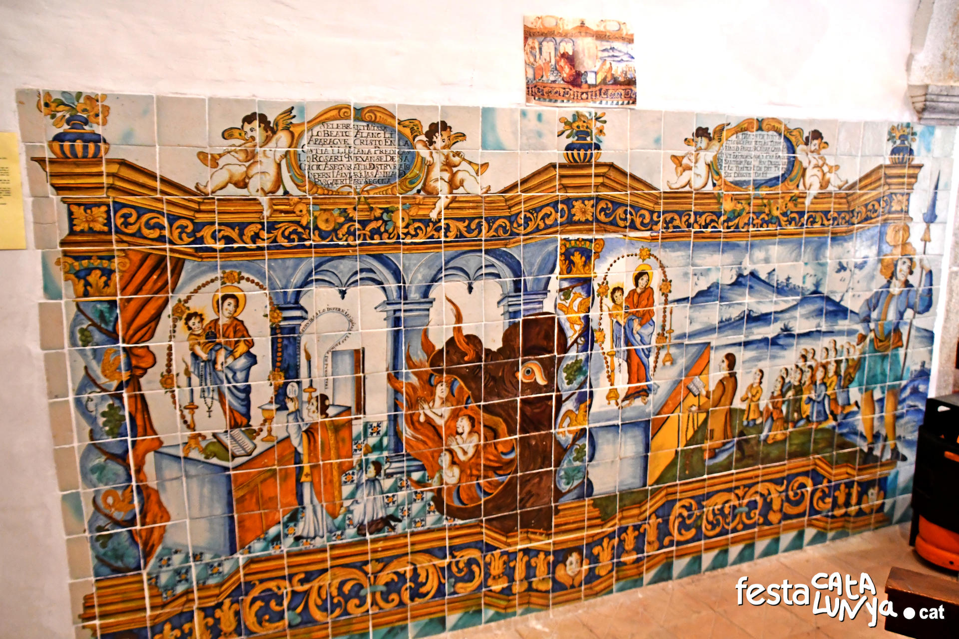 Quart - Murals de rajoles policromes de la capella del Roser de l'església de Sant Sadurní de Palol d'Onyar 