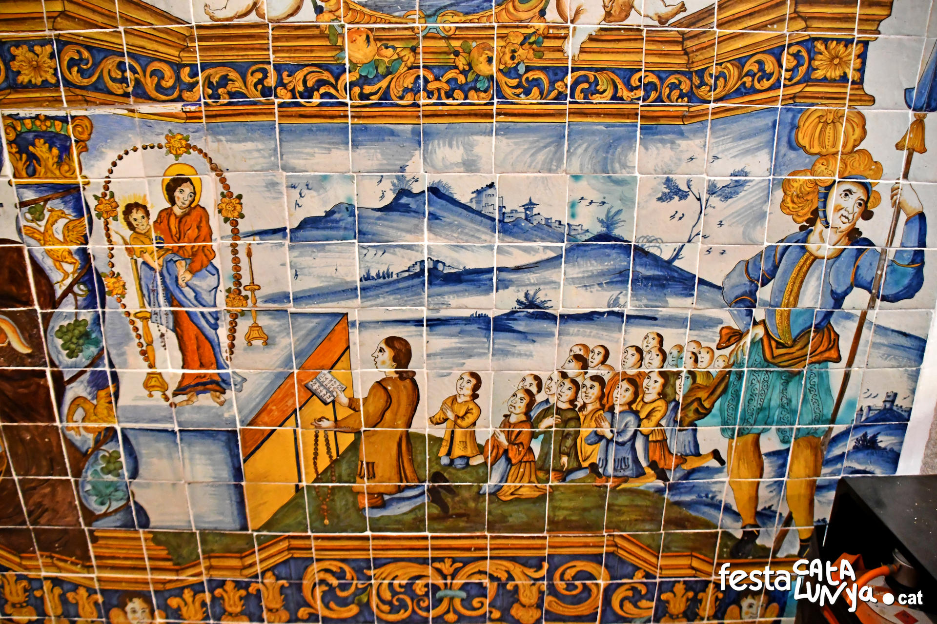 Quart - Murals de rajoles policromes de la capella del Roser de l'església de Sant Sadurní de Palol d'Onyar 