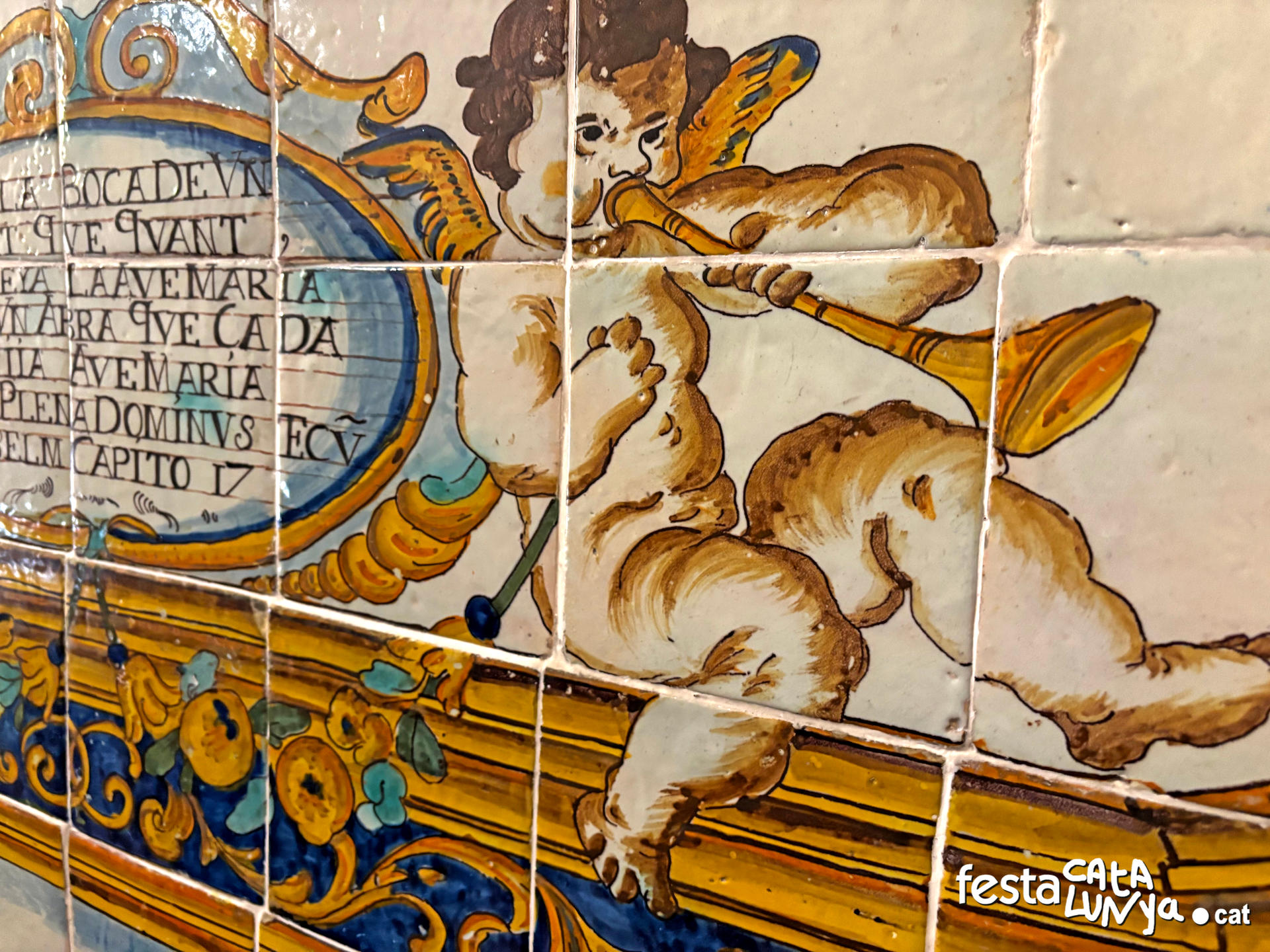 Quart - Murals de rajoles policromes de la capella del Roser de l'església de Sant Sadurní de Palol d'Onyar 