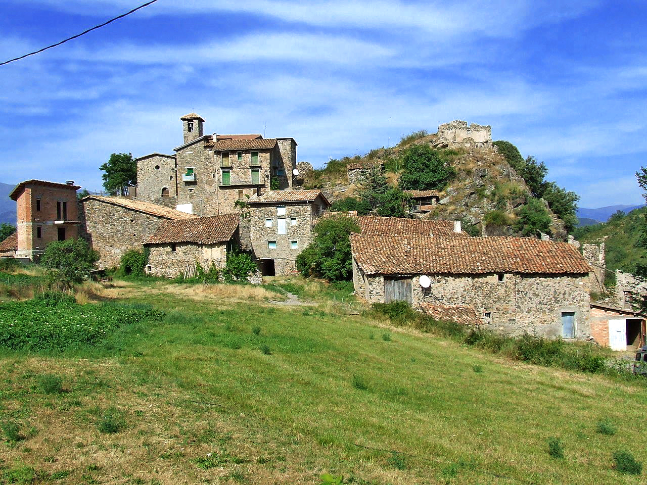 Naens i església de Sant Esteve de Naens a Senterada