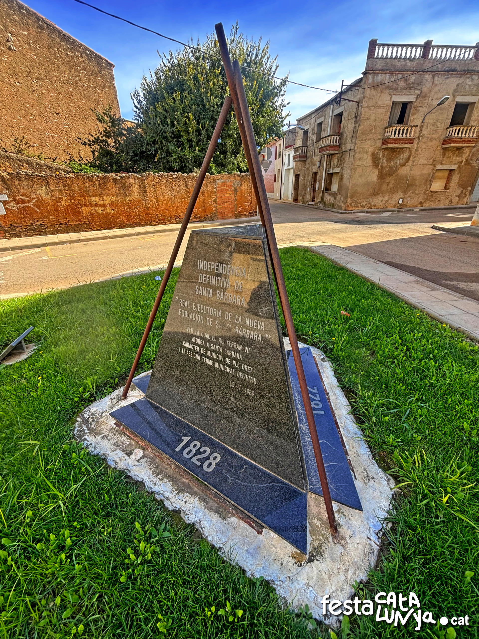 Santa Bàrbara - Monument al 175è aniversari de la independència 