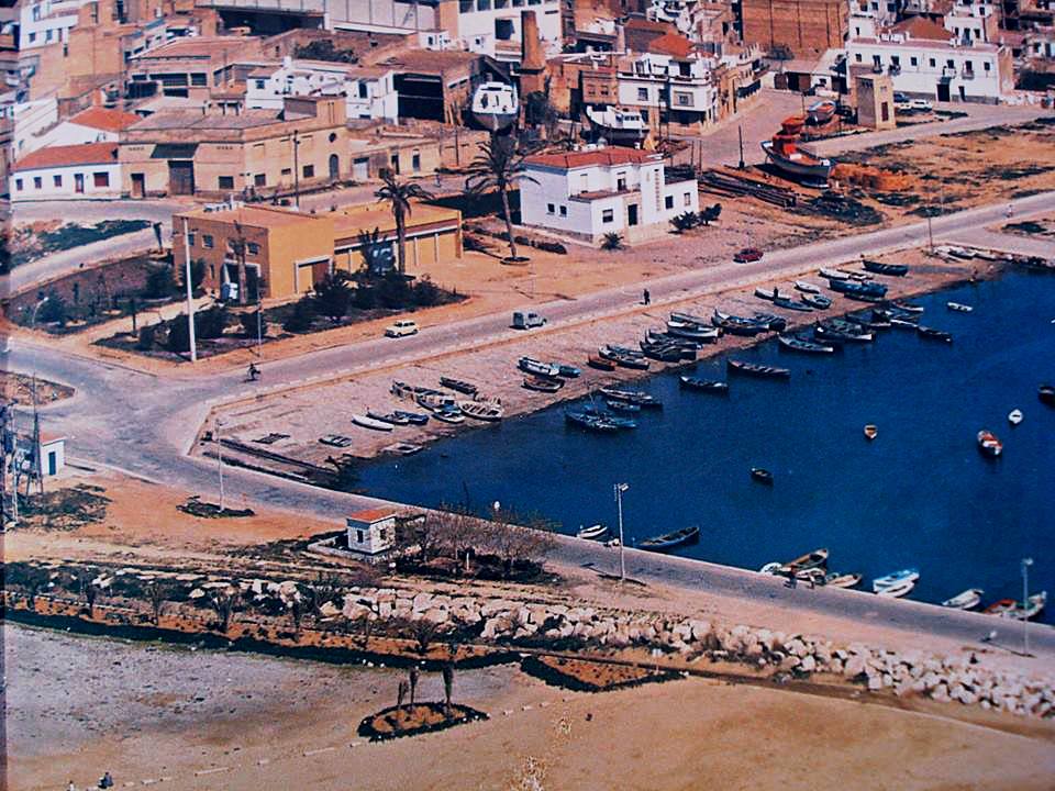 La Ràpita - Drassanes de Carceller o Carcellé en ple funcionament. Foto Les barques de la Ràpita