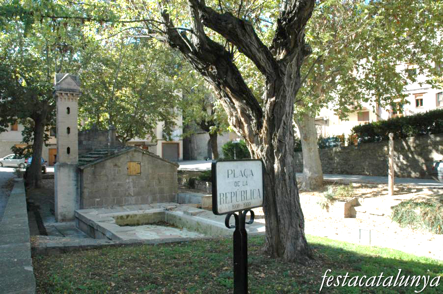 Torà - Plaça de la Font