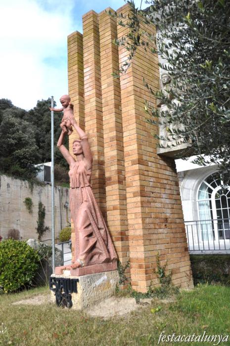 Masies de Roda, Les - Monument a l’Estatut de 1979