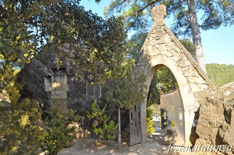 Cementiri modernista a Olius