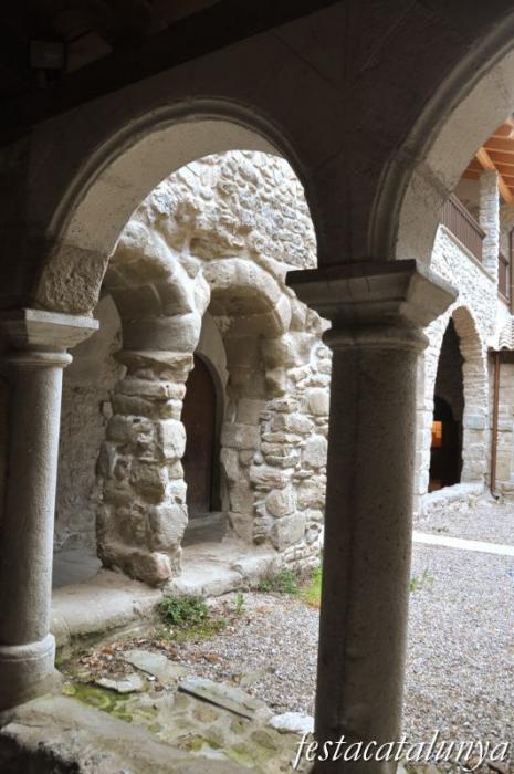 Claustre