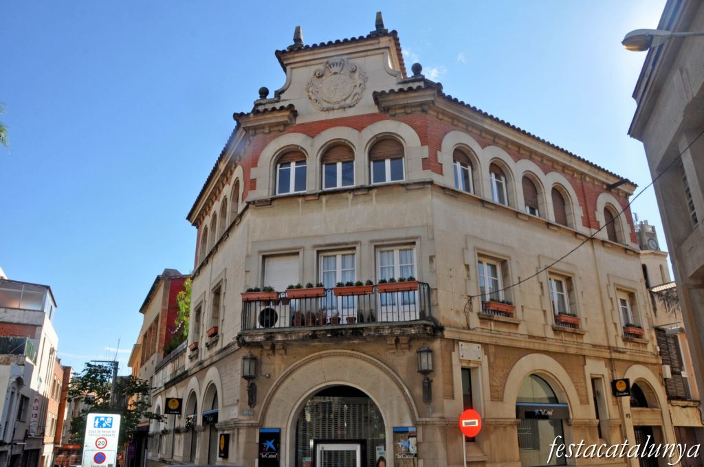 Edifici de la Caixa de Pensions a Sant Vicenç dels Horts