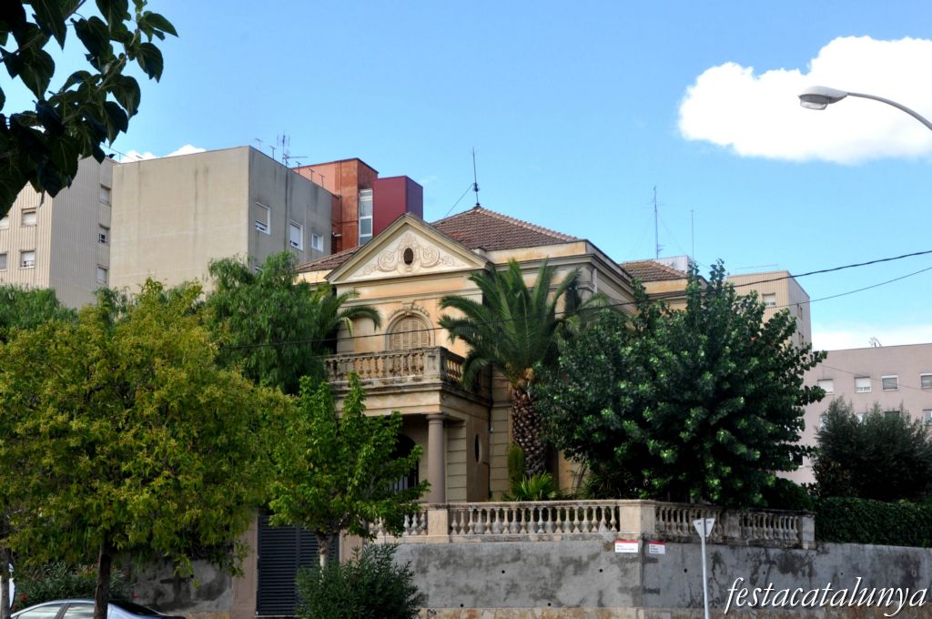 Sant Vicenç dels Horts - Poble Nou (Cal Sió a la Plaça Carme Llinàs)