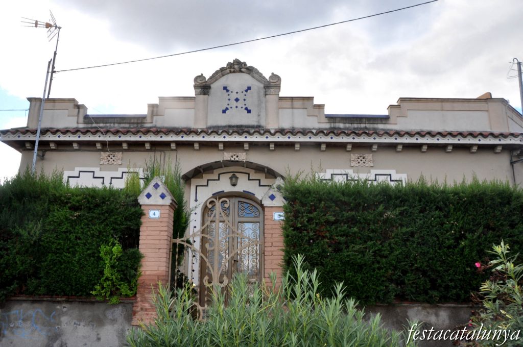 Sant Vicenç dels Horts - Poble Nou (Casa Germans Puig a la Plaça Carme Llinàs)