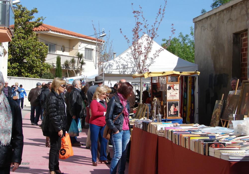 Santa Margarida i els Monjos - Mercat d'Artesans, Pintura i Brocanters (Foto: Ajuntament de Santa Margarida i els Monjos)