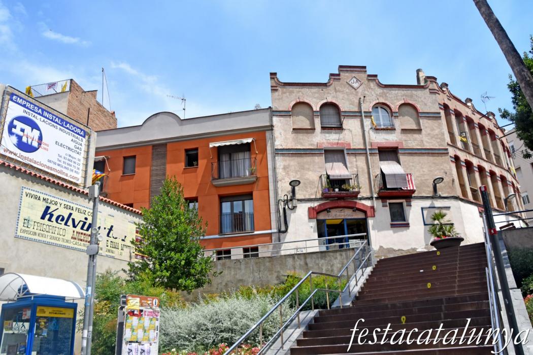 Carrer Major de Molins de Rei i entorn