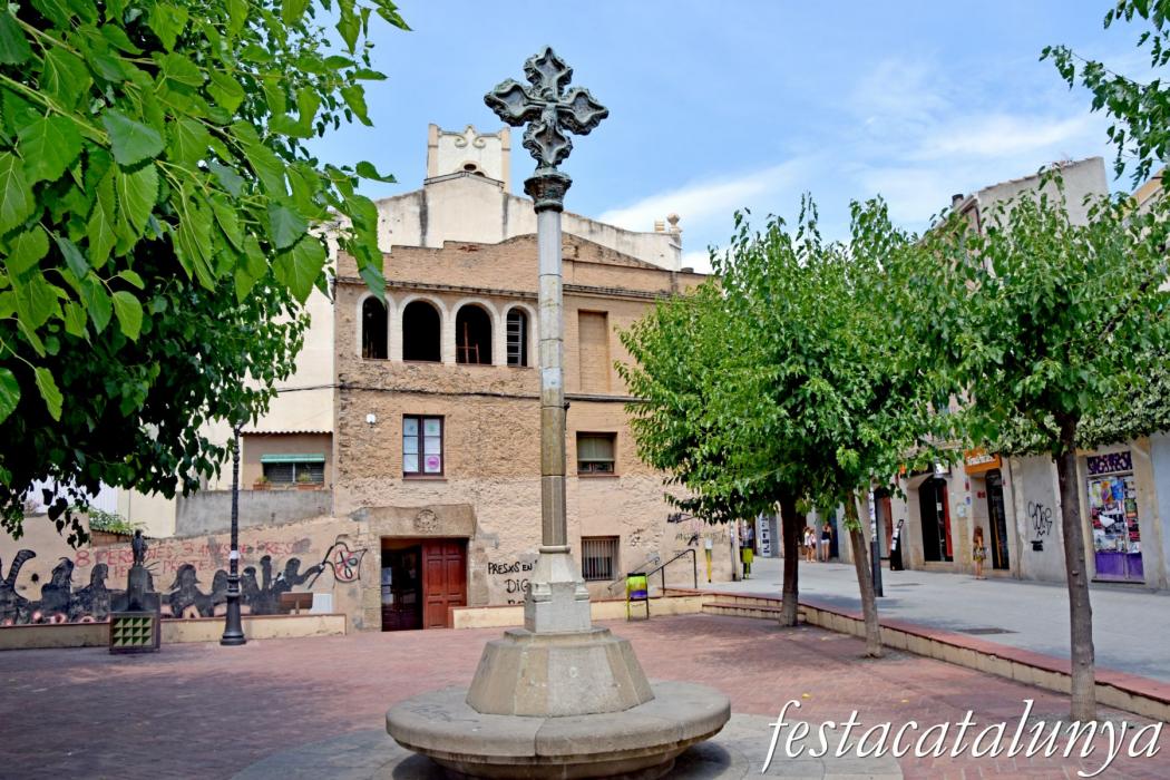 Plaça de la Creu de Molins de Rei i entorn
