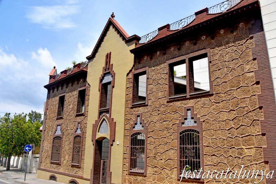 Antic Hospital o Clínica de les Monges i Centre Mèdic de Molins de Rei