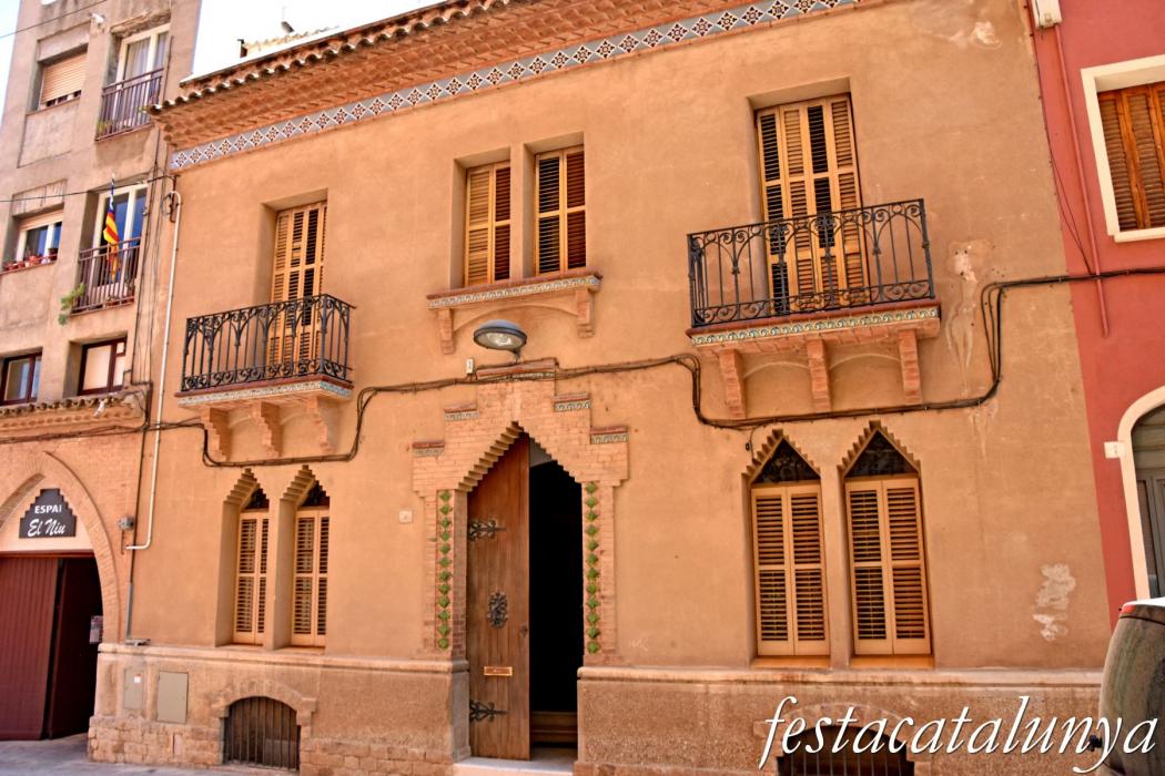 Can Badia al carrer Pintor Carbonell de Molins de Rei