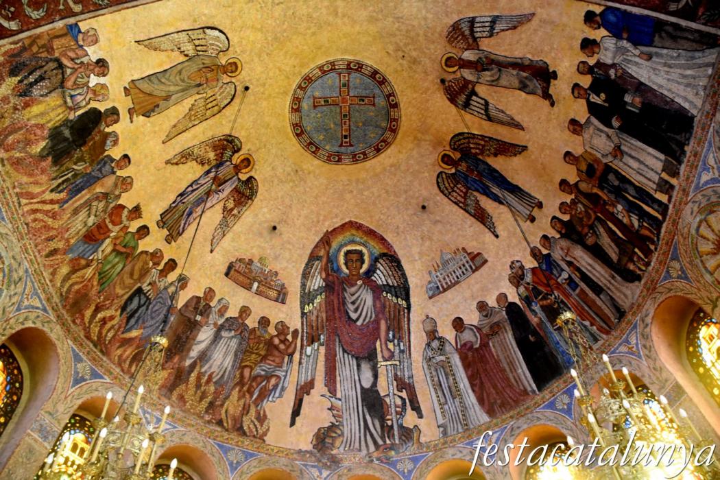 Altar Major de l'església de Sant Miquel Arcàngel de Molins de Rei ***